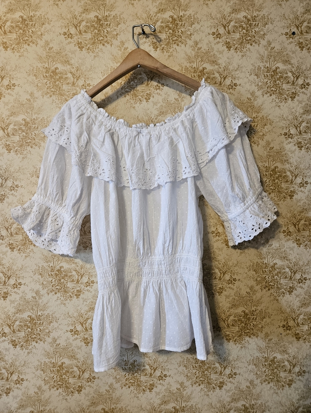Universal Thread Small White Embroidered Boho Top - Picture 5 of 8
